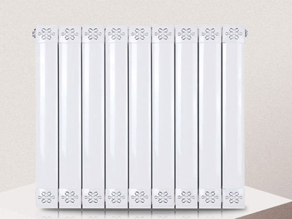 学校教室的欣佳阳散热器均匀供暖与新风系统。