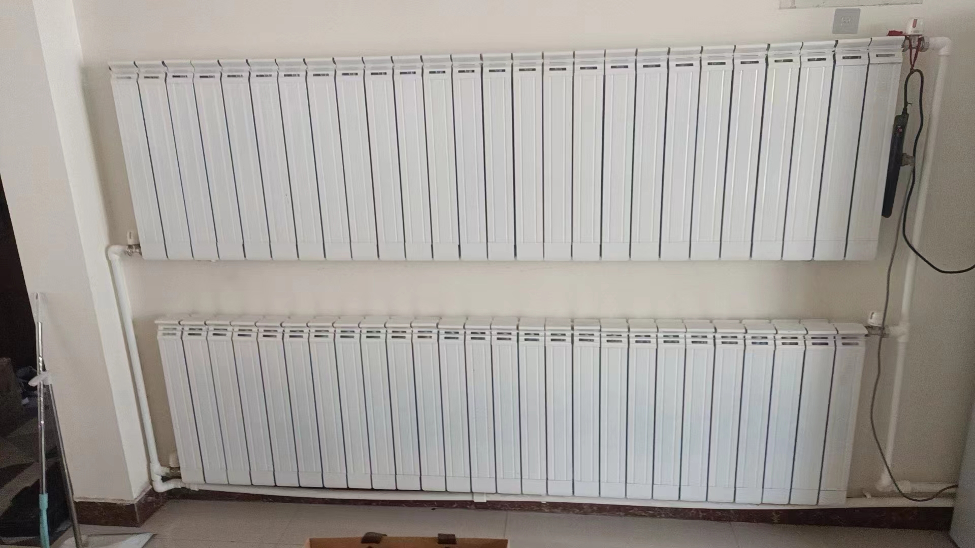 暖气片安装管线要避开灯具吗？