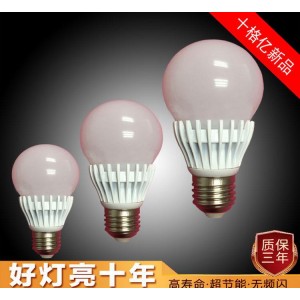 LED压铸铝270度大角度10W白色花状散热器E27节能球泡